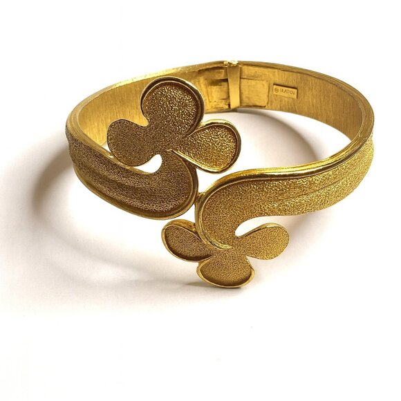 Rare Vintage Trifari Gold-Tone 7” Textured Clamper Bracelet - Picture 1 of 9